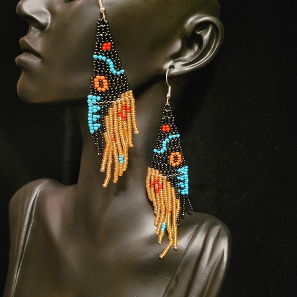 Bohemian Pattern Beaded Earrings - Picture 4 of 4